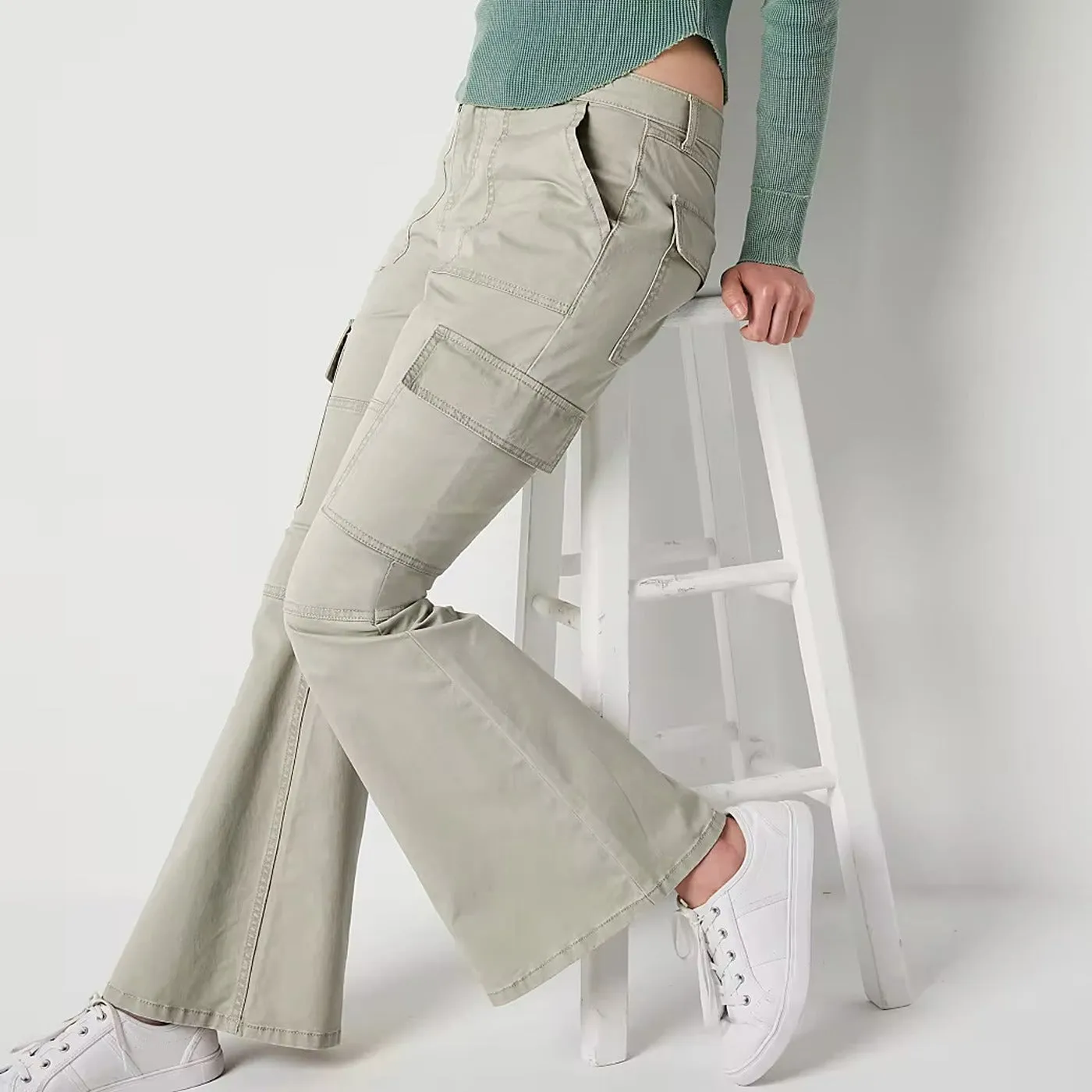 Arzna Flared Cargo Cream Pants