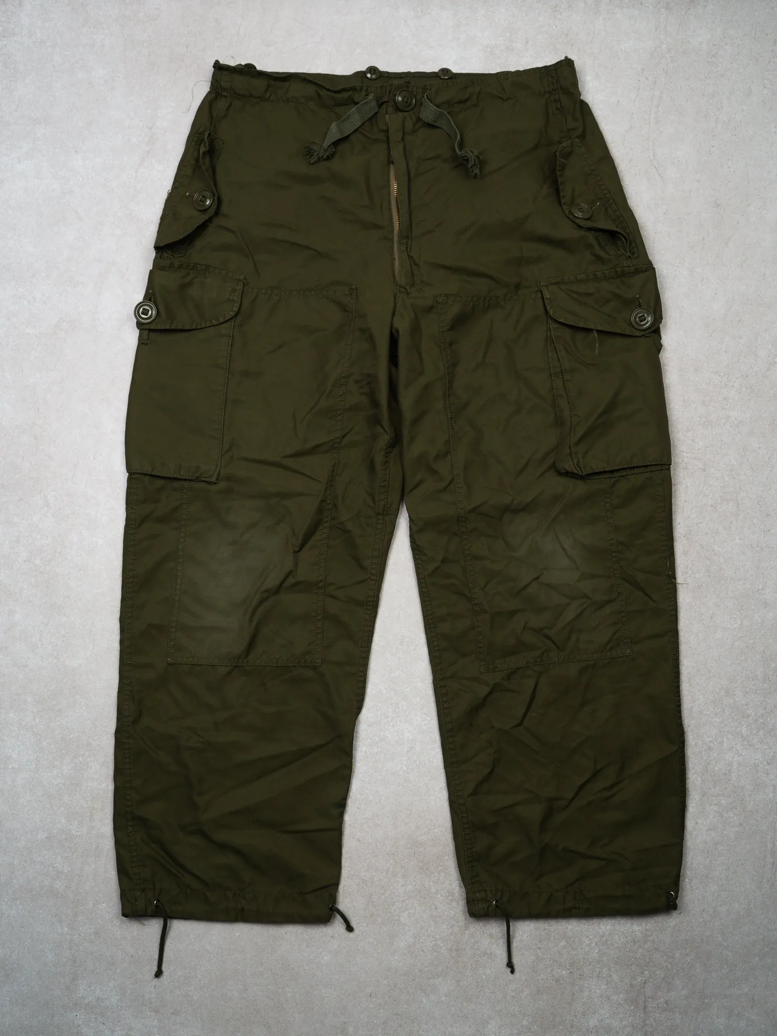 Vintage '78 Adjustable Green Army Windproof Parachute Pants (32-38 x 29)