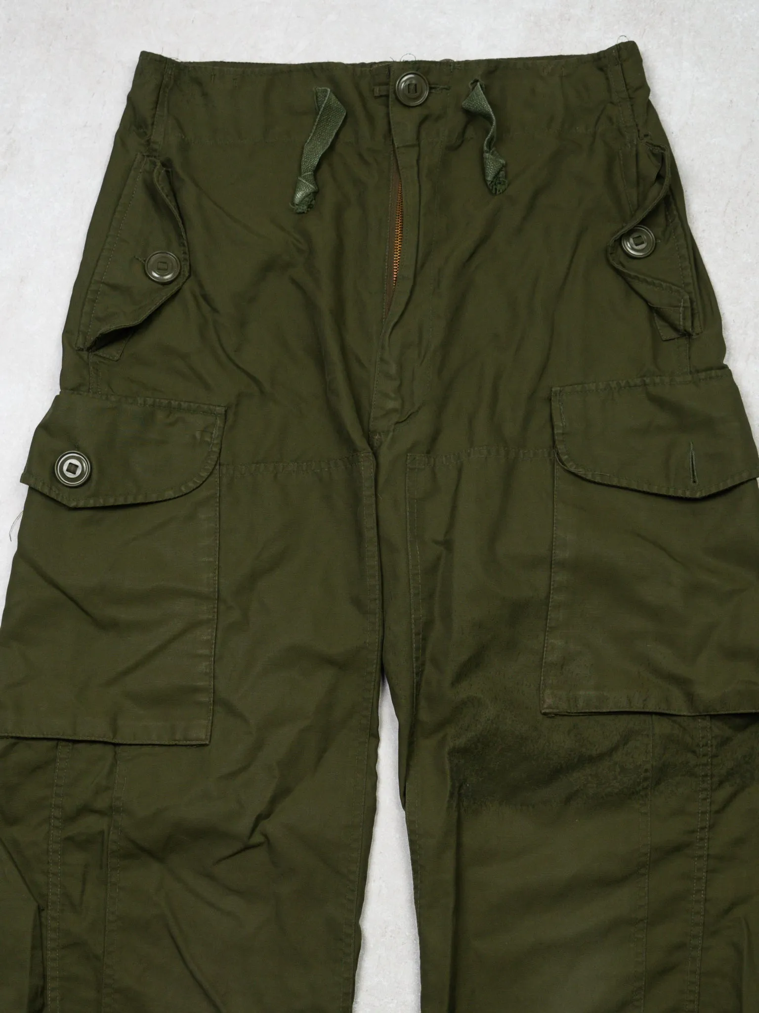 Vintage '88 Adjustable Green Army Windproof Parachute Pants (26-32 x 31)